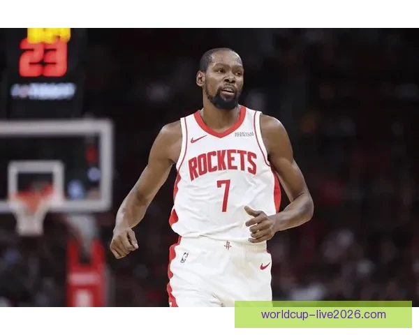 开心庆祝！火箭队更衣室泼水祝贺杜兰特 乌度卡将比赛用球交给阿杜